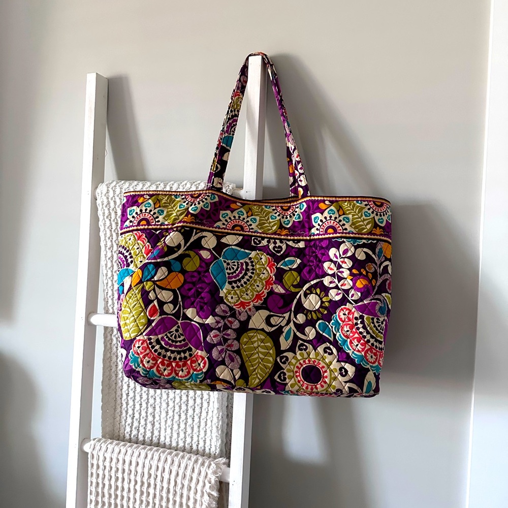 5/$25 👀 Vera Bradley Weekender Tote